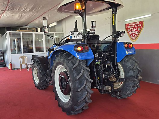 Machinery / Agricultural Machines / Tractors / New Holland / T4.70S