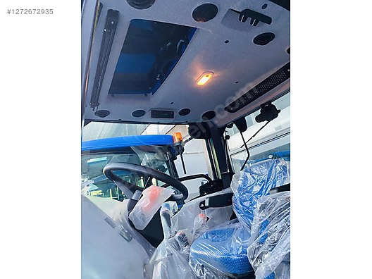 Machinery / Agricultural Machines / Tractors / New Holland / T4.75S