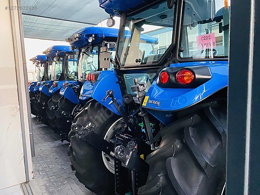 Machinery / Agricultural Machines / Tractors / New Holland / T4.75S