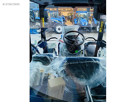 Machinery / Agricultural Machines / Tractors / New Holland / T4.75S