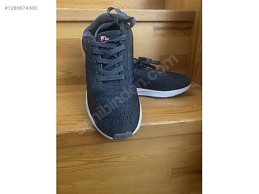 Used & Brand New Items / Clothing & Accessories / Women / Shoes / Sneakers