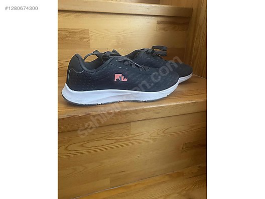 Used & Brand New Items / Clothing & Accessories / Women / Shoes / Sneakers