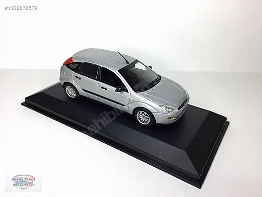 新品　ミニカー　1/43『Ford Focus 2000 GHIA』シルバー Minichamps Diecast Model 1:43 Ford Araba - 1332676579
