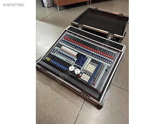 商品説明要確認※【中古】Avolites Pearl Tiger(現状渡し)