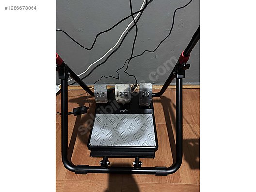 Used & Brand New Items / Gaming & Gamers Exclusive / Gaming Equipment / PC Game Racing Wheels