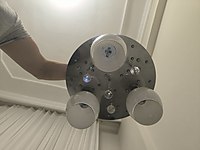 3 lambali mavi LED aydınlatmalı gövdeli avize