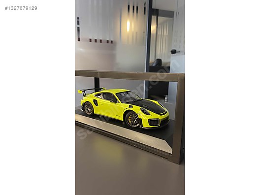Minichamps Diecast Model 1:18 Porsche Araba - 1327679129