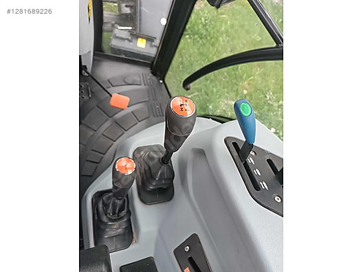 Machinery / Agricultural Machines / Tractors / New Holland / T4.50S