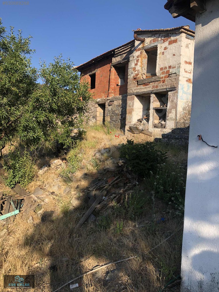 DİKİLİ�YE 17 KM ÇAĞLAN KÖYÜNDE DENİZE YAKIN DOĞA MANZ. KÖY EVİ