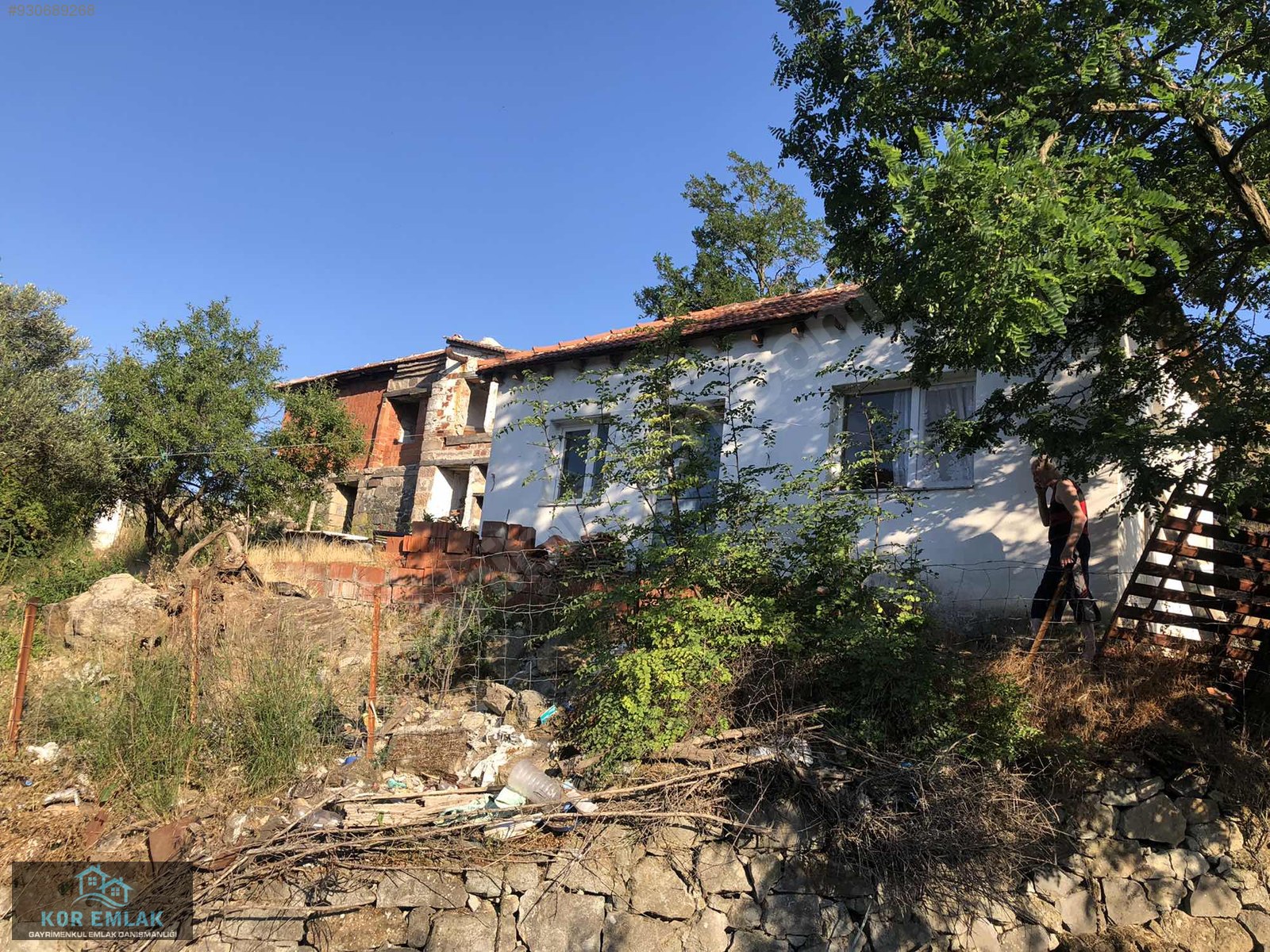 DİKİLİ�YE 17 KM ÇAĞLAN KÖYÜNDE DENİZE YAKIN DOĞA MANZ. KÖY EVİ