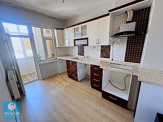 S.EYYÜBİ DE SIRAÇ AYDIN TAŞBAŞ İLKOKULU KARŞISI ARA KAT DAİRE #1273690459