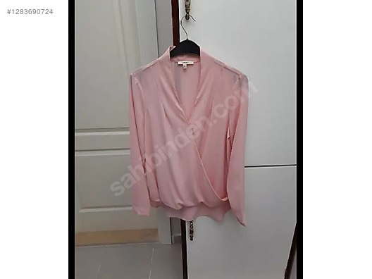 Used & Brand New Items / Clothing & Accessories / Women / Clothing / Tops