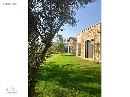 YalıÇiftlik�te 1511 m2 bahçe içinde,Misafir Evli,Müstakil Taş Ev