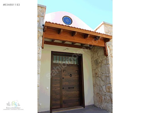 YalıÇiftlik�te 1511 m2 bahçe içinde,Misafir Evli,Müstakil Taş Ev