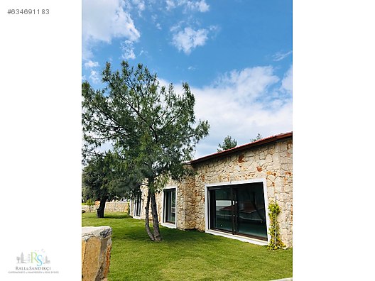 YalıÇiftlik�te 1511 m2 bahçe içinde,Misafir Evli,Müstakil Taş Ev