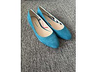 HİÇ KULLANILMAMIŞ SIFIR BURBERRY AYAKKABI