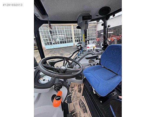 Machinery / Agricultural Machines / Tractors / New Holland / T5.110