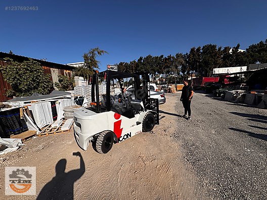 Machinery / Industrial / Carrying & Stacking Equipment / Forklifts / For Sale / Ceylift