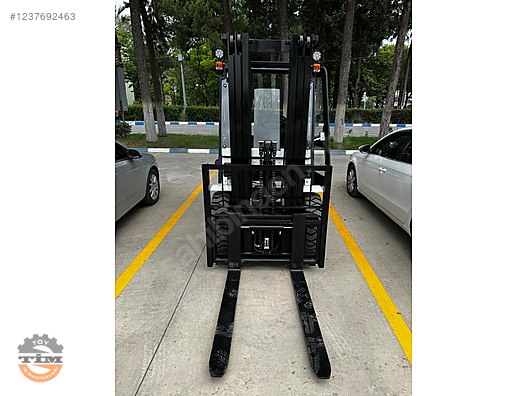 Machinery / Industrial / Carrying & Stacking Equipment / Forklifts / For Sale / Ceylift