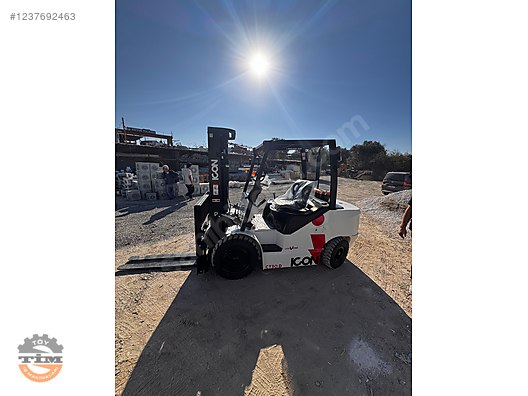 Machinery / Industrial / Carrying & Stacking Equipment / Forklifts / For Sale / Ceylift