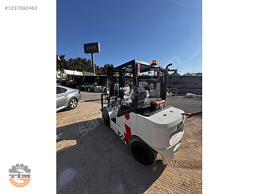 Machinery / Industrial / Carrying & Stacking Equipment / Forklifts / For Sale / Ceylift