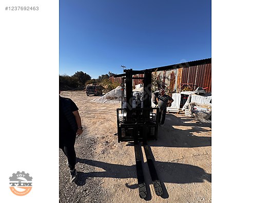 Machinery / Industrial / Carrying & Stacking Equipment / Forklifts / For Sale / Ceylift