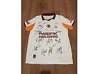 GS 25/26 Sezonu İmzalı Deplasman Forması