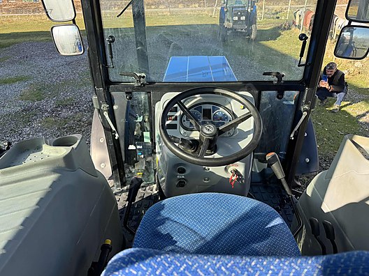 Machinery / Agricultural Machines / Tractors / New Holland / 75-56s