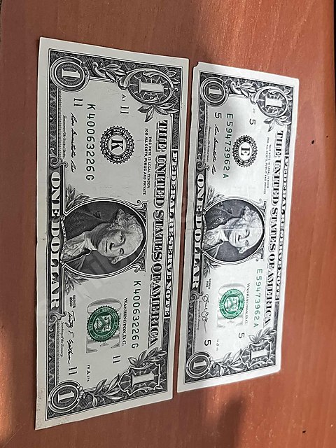 Kolleksiyonluk 1 dolar +1 dolar