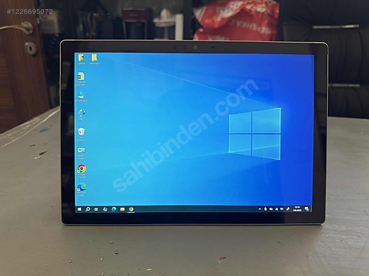 し*こ様 貧しい Microsoft Surfac Pro6 1796 Core i5