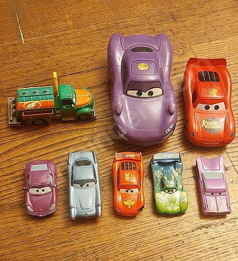 7 adet cars ,1 adet planes filmi oyuncakları