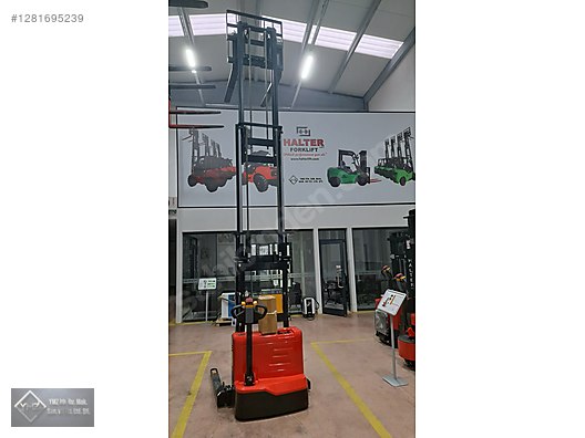 Machinery / Industrial / Carrying & Stacking Equipment / Forklifts / For Sale / Halterlift