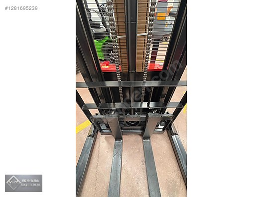 Machinery / Industrial / Carrying & Stacking Equipment / Forklifts / For Sale / Halterlift