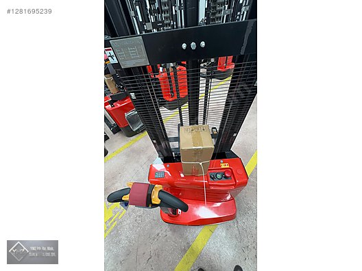 Machinery / Industrial / Carrying & Stacking Equipment / Forklifts / For Sale / Halterlift