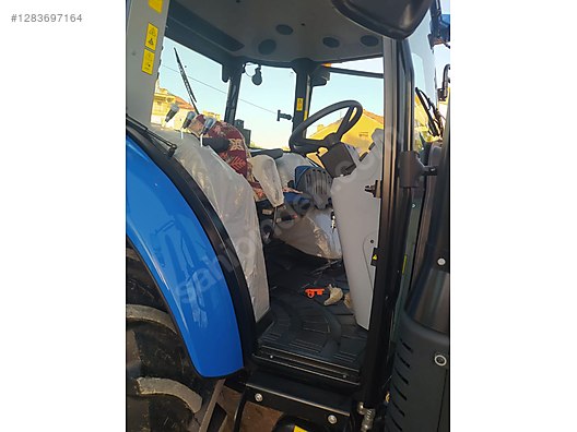 Machinery / Agricultural Machines / Tractors / New Holland / TD5.100