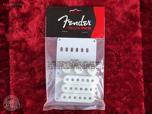 Fender aged white stratocaster deals accessory kit