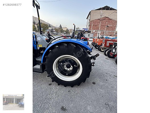 Machinery / Agricultural Machines / Tractors / New Holland / TD4.78B