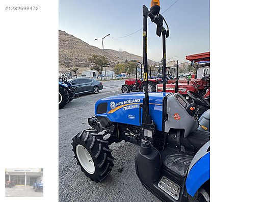 Machinery / Agricultural Machines / Tractors / New Holland / TD4.78B