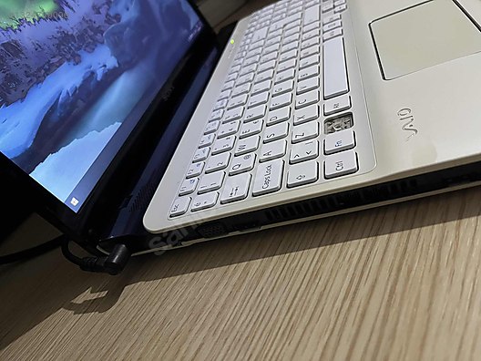 大画面 Sony VAIO 2GB 80GB WiFi OFFICE2024 Sony / Sony vaio 8/240 uygun Laptop on sahibinden.com - 1324700096