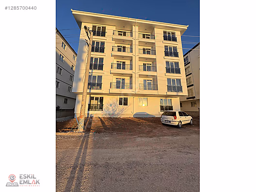 ESKİL EMLAK'TAN LALELİ MAH ÇOŞKUNLAR PETROL KARŞISI GENİŞ 1+1 #1285700440