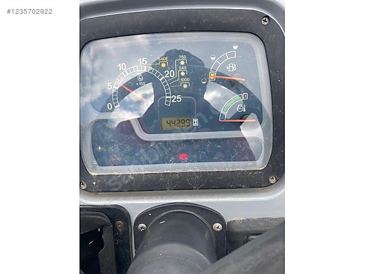 Machinery / Agricultural Machines / Tractors / New Holland / TD4.80B