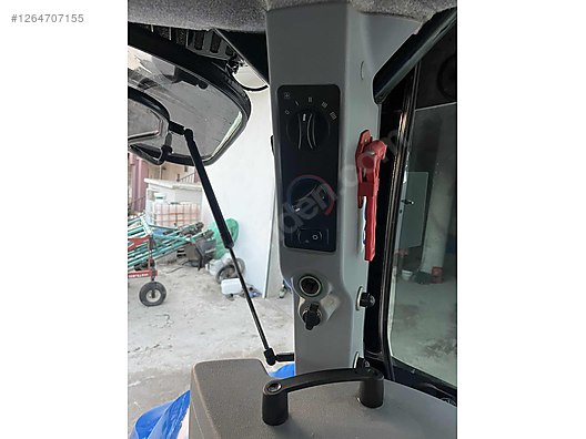 Machinery / Agricultural Machines / Tractors / New Holland / TR6.120