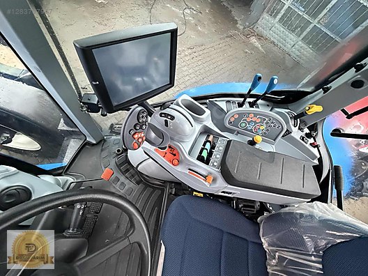 Machinery / Agricultural Machines / Tractors / New Holland / T5.140
