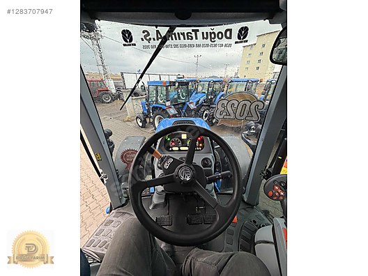 Machinery / Agricultural Machines / Tractors / New Holland / T5.140