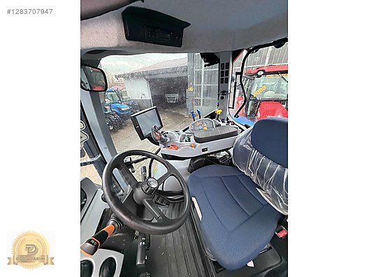 Machinery / Agricultural Machines / Tractors / New Holland / T5.140