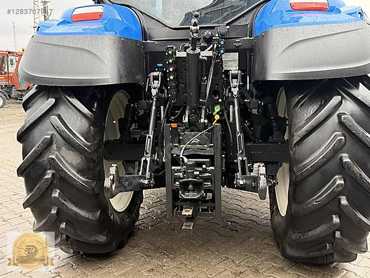 Machinery / Agricultural Machines / Tractors / New Holland / T5.140