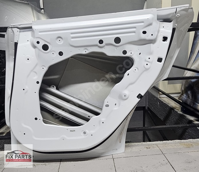 Tesla Model Y Kapı
