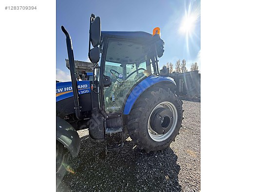 Machinery / Agricultural Machines / Tractors / New Holland / TD90D