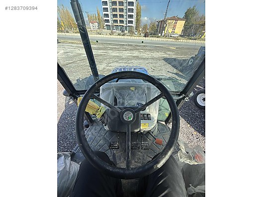 Machinery / Agricultural Machines / Tractors / New Holland / TD90D