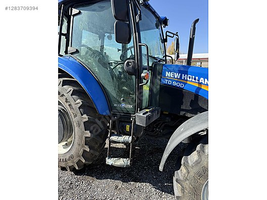 Machinery / Agricultural Machines / Tractors / New Holland / TD90D